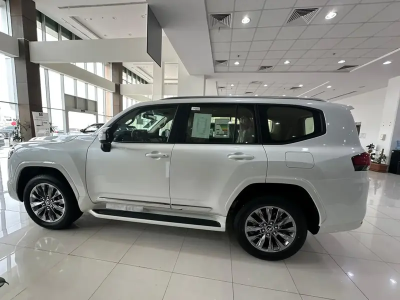 Discover undefined undefined Exterior Interior Images.Find all aspects and details of cars.
