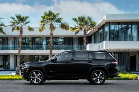 Discover undefined undefined Exterior Interior Images.Find all aspects and details of cars.