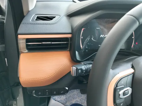 Discover undefined undefined Exterior Interior Images.Find all aspects and details of cars.