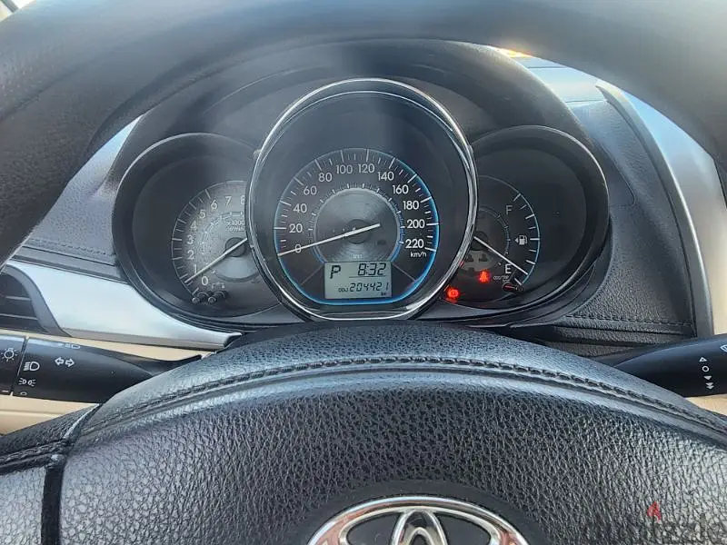 تويوتا يارس 2015