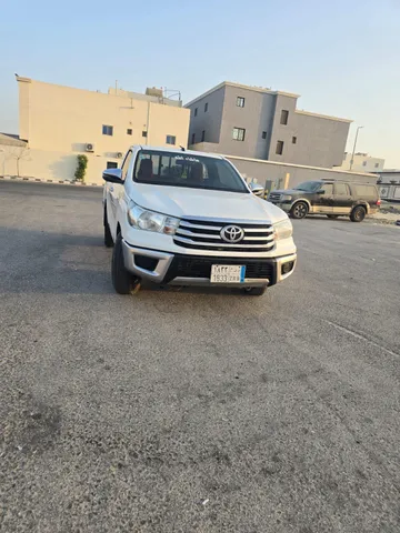 استكشف undefined undefined الصور الخارجية والداخلية. اكتشف جميع جوانب وتفاصيل السيارات.