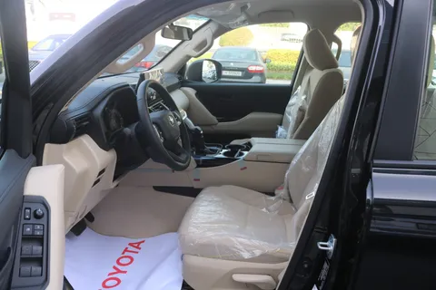 Discover undefined undefined Exterior Interior Images.Find all aspects and details of cars.