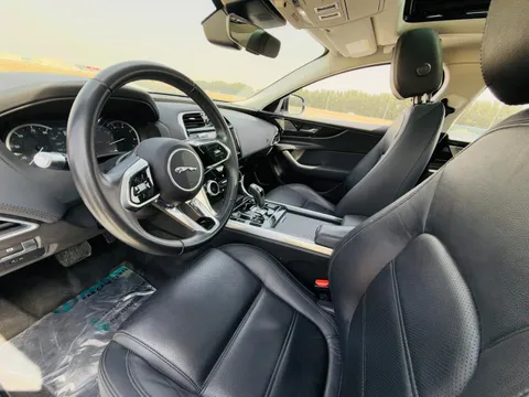 Jaguar XE 2.0T HSE (250 PS) 2020