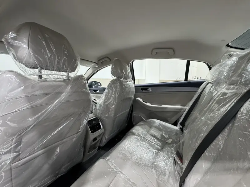 Discover undefined undefined Exterior Interior Images.Find all aspects and details of cars.