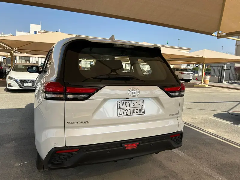 Toyota Innova 2024