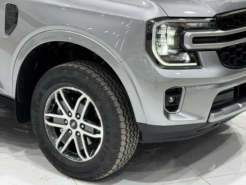 Discover undefined undefined Exterior Interior Images.Find all aspects and details of cars.