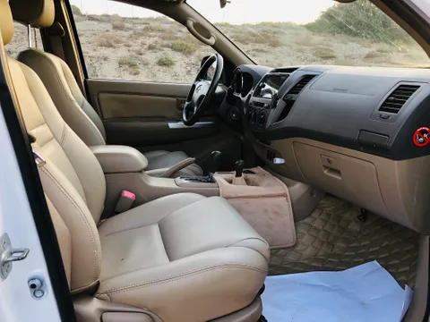 Toyota Fortuner 2.7L (4X4) 2010