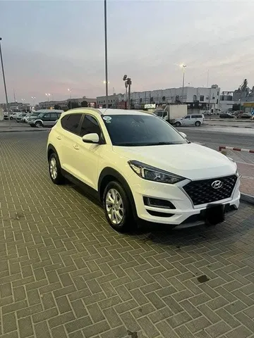 استكشف undefined undefined الصور الخارجية والداخلية. اكتشف جميع جوانب وتفاصيل السيارات.