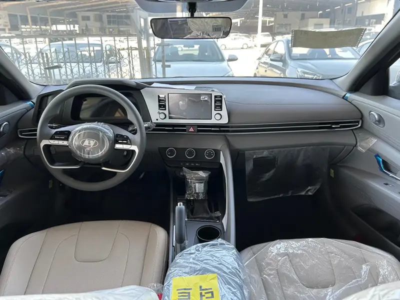 Hyundai Elantra 2025