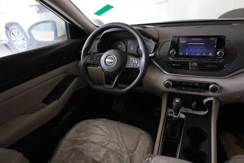 Discover undefined undefined Exterior Interior Images.Find all aspects and details of cars.