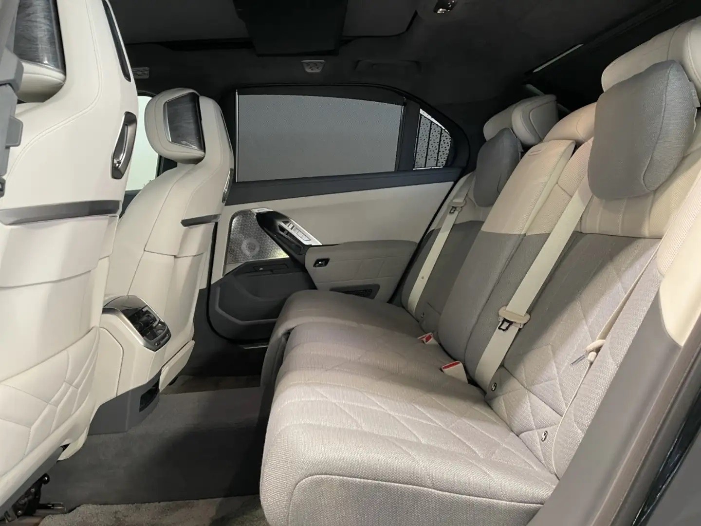 BMW i7 2024