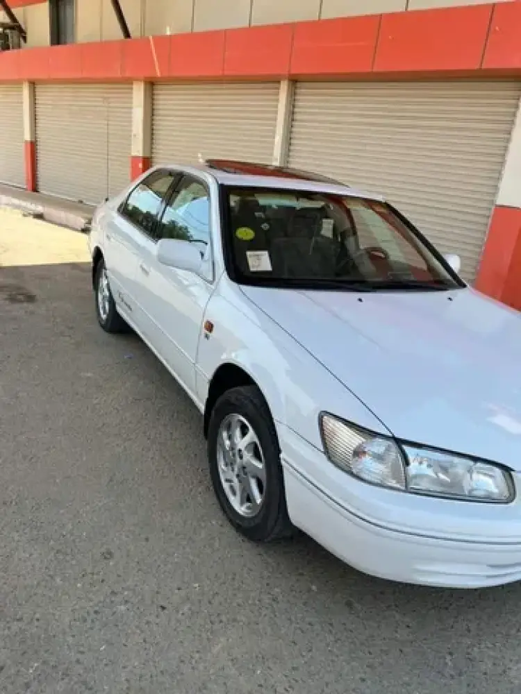 toyota toyota-camry image Toyota Camry 2001