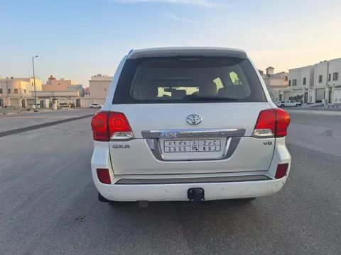 استكشف undefined undefined الصور الخارجية والداخلية. اكتشف جميع جوانب وتفاصيل السيارات.