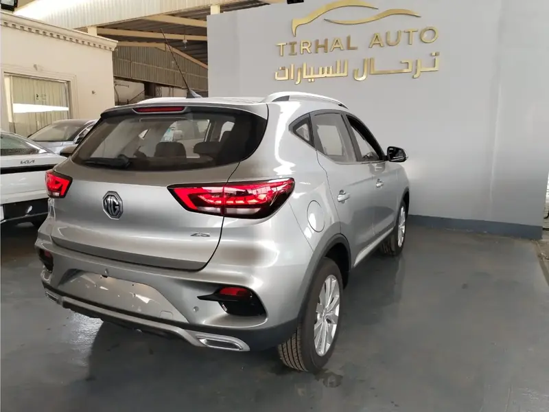 Discover undefined undefined Exterior Interior Images.Find all aspects and details of cars.