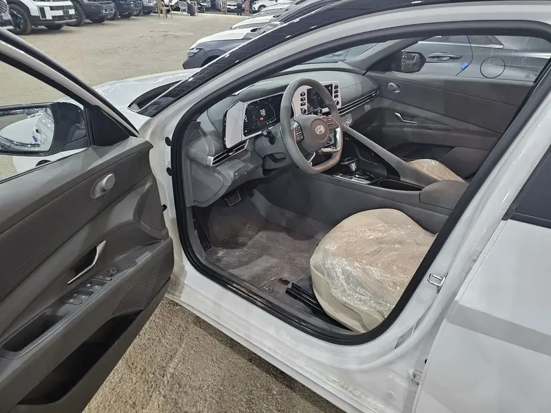Hyundai Elantra 2025