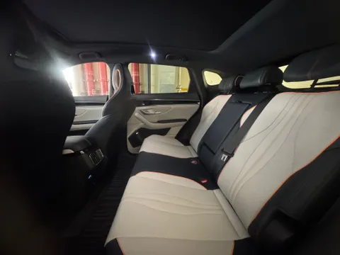 Discover undefined undefined Exterior Interior Images.Find all aspects and details of cars.