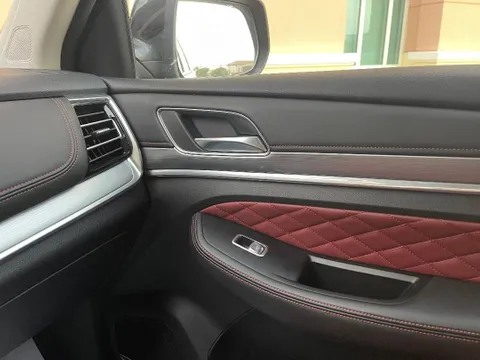 Discover undefined undefined Exterior Interior Images.Find all aspects and details of cars.