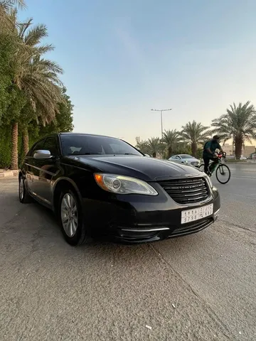 استكشف undefined undefined الصور الخارجية والداخلية. اكتشف جميع جوانب وتفاصيل السيارات.