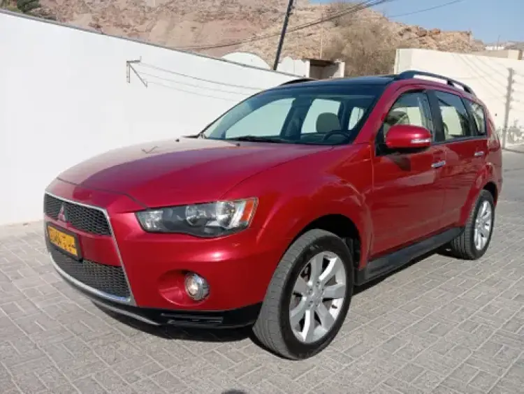 mitsubishi mitsubishi-outlander image Mitsubishi Outlander 3.0L GLS Full Option 7-Seater 2013