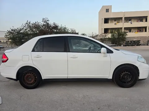 Nissan Tiida 1.8L SL 2011