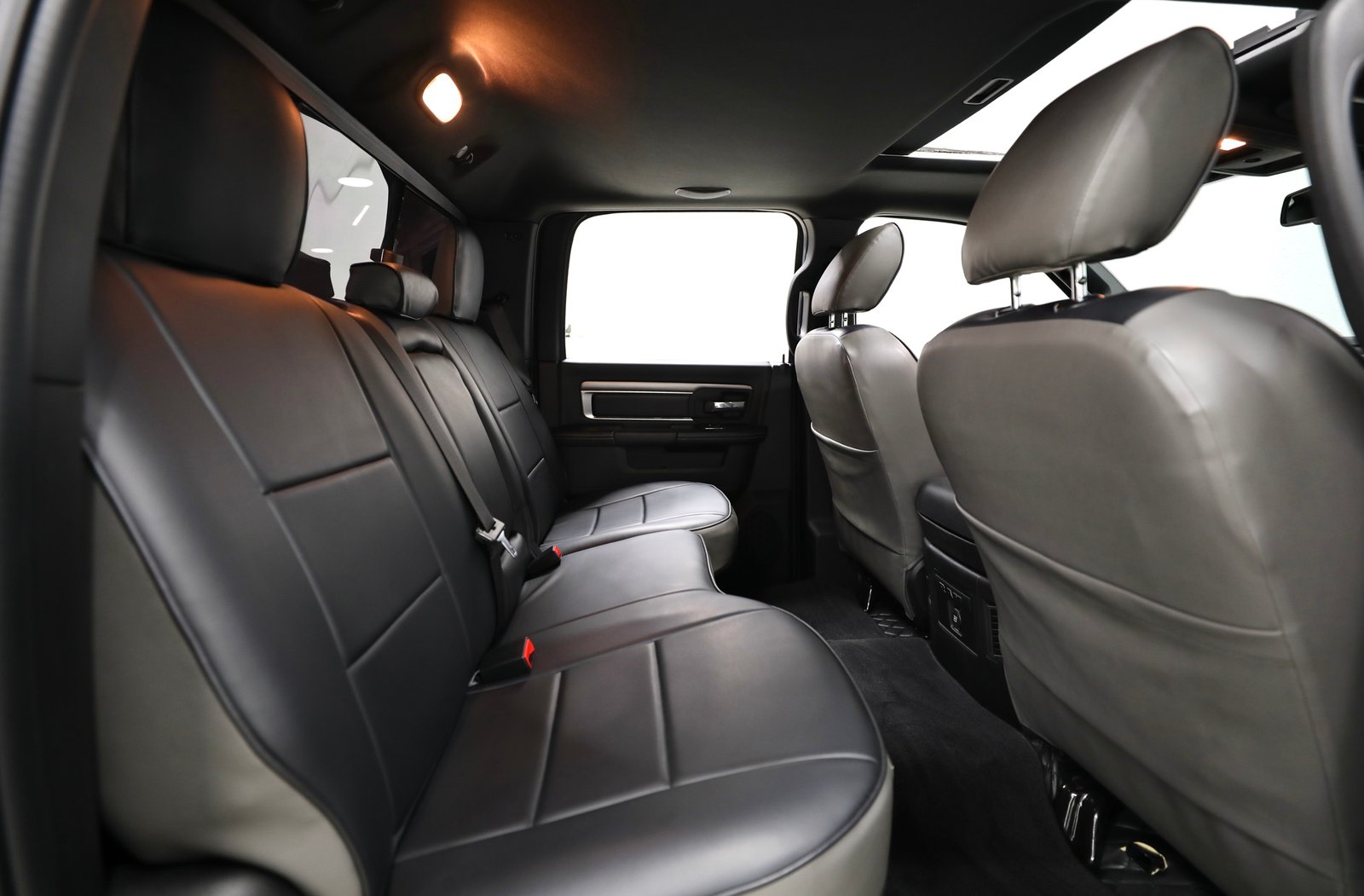 Discover undefined undefined Exterior Interior Images.Find all aspects and details of cars.