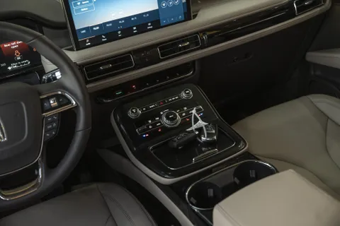 Discover undefined undefined Exterior Interior Images.Find all aspects and details of cars.