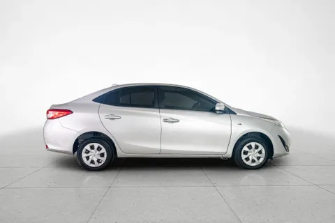 Toyota Yaris Sedan 1.5L SE 2020