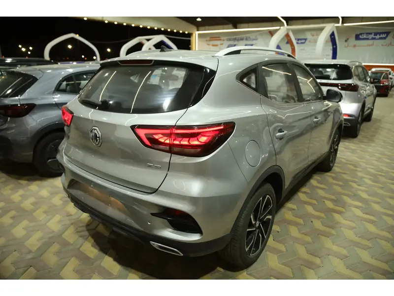 Discover undefined undefined Exterior Interior Images.Find all aspects and details of cars.