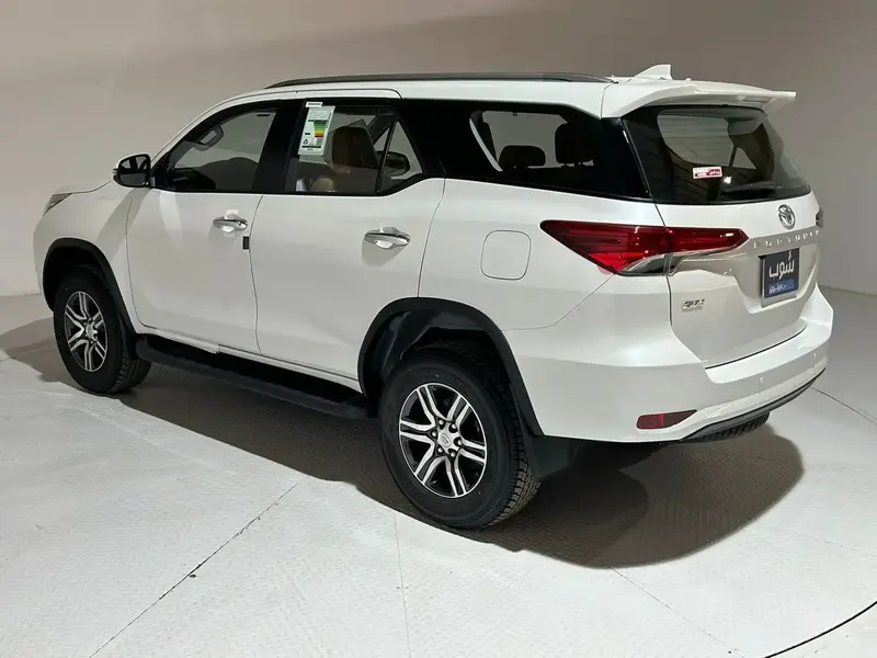 Discover undefined undefined Exterior Interior Images.Find all aspects and details of cars.