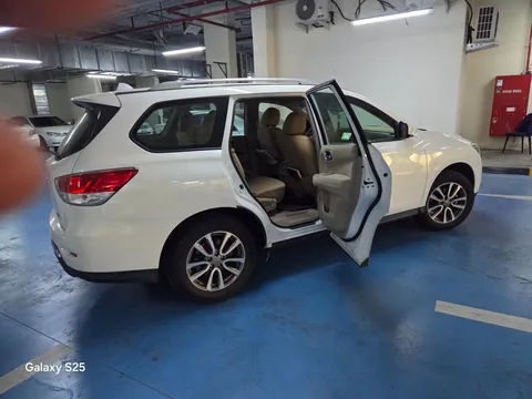 Nissan Pathfinder 3.5L SV 4WD 2014