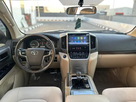 Discover undefined undefined Exterior Interior Images.Find all aspects and details of cars.