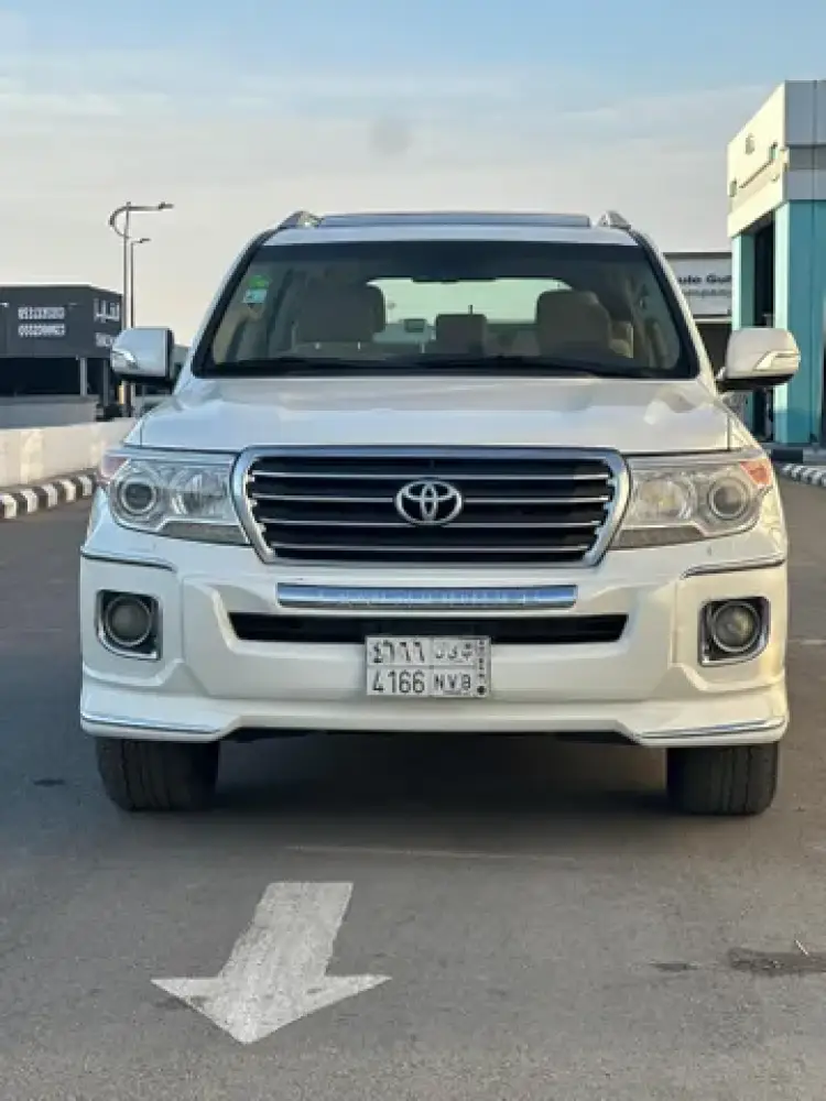 toyota toyota-land-cruiser image Toyota Land Cruiser 2013