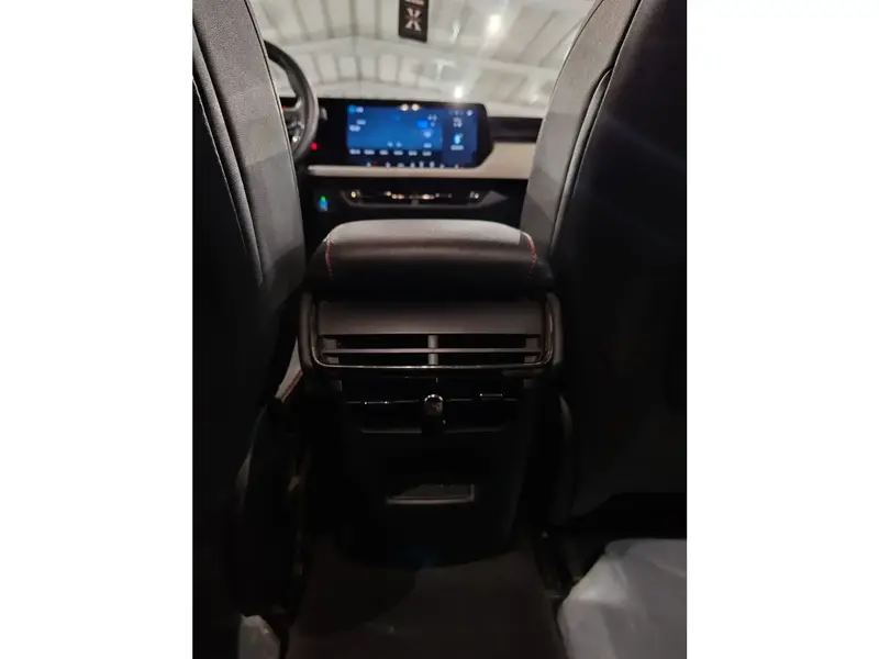 Discover undefined undefined Exterior Interior Images.Find all aspects and details of cars.