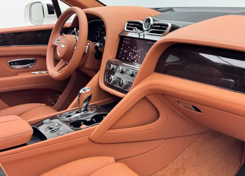 Discover undefined undefined Exterior Interior Images.Find all aspects and details of cars.