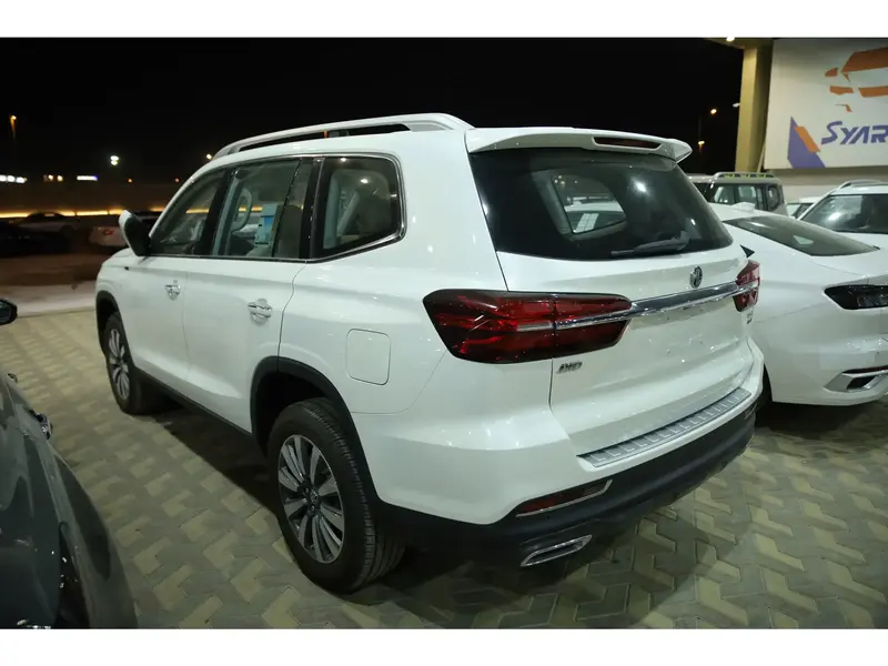 Discover undefined undefined Exterior Interior Images.Find all aspects and details of cars.