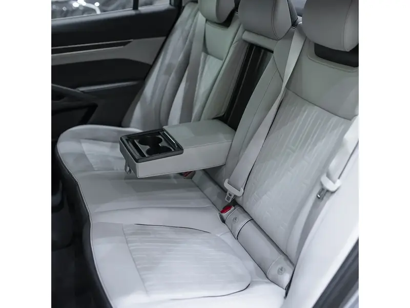 Discover undefined undefined Exterior Interior Images.Find all aspects and details of cars.