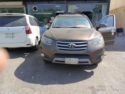 Discover undefined undefined Exterior Interior Images.Find all aspects and details of cars.
