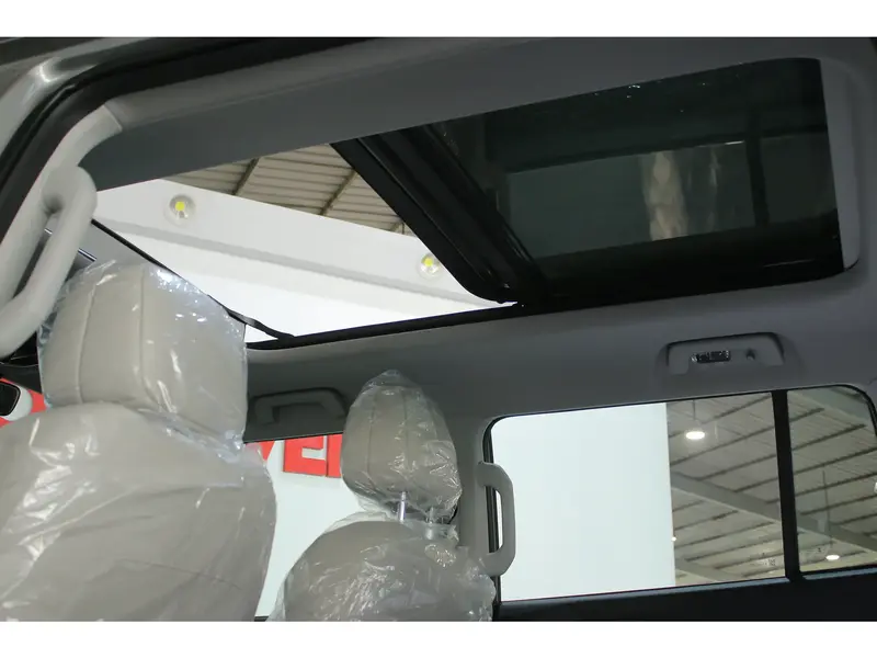 Discover undefined undefined Exterior Interior Images.Find all aspects and details of cars.