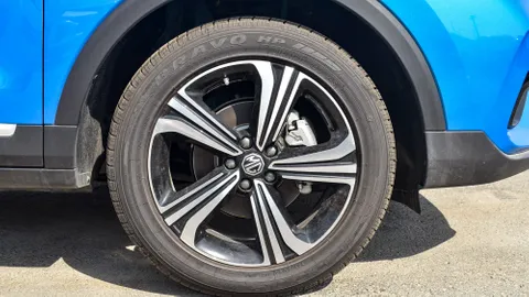 New MG ZS 1.5L LUX 2025