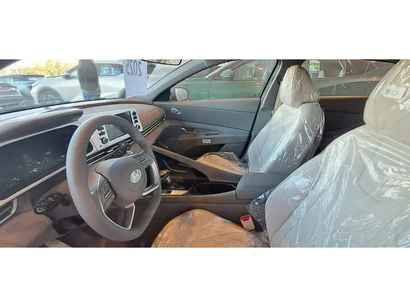 Hyundai Elantra 2025