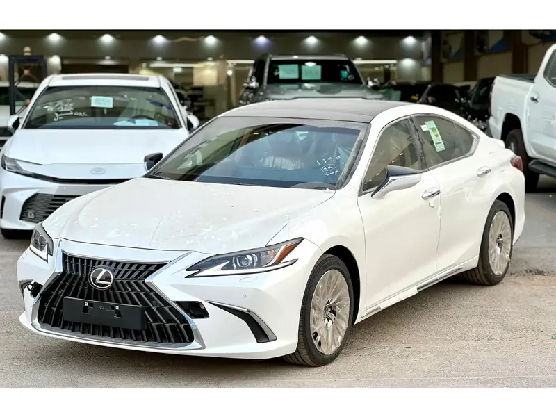 Discover undefined undefined Exterior Interior Images.Find all aspects and details of cars.