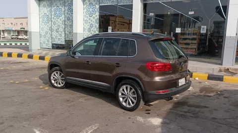 Discover undefined undefined Exterior Interior Images.Find all aspects and details of cars.