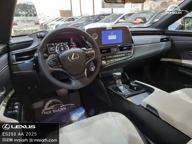 Lexus ES 2025
