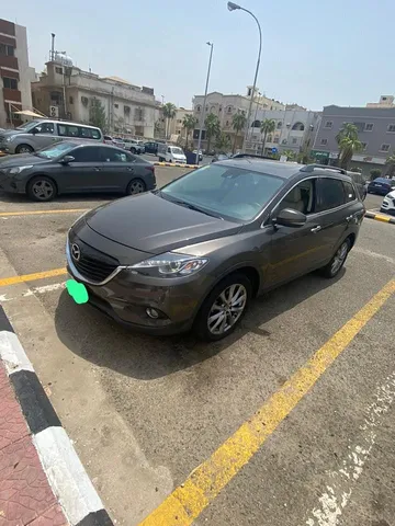 استكشف undefined undefined الصور الخارجية والداخلية. اكتشف جميع جوانب وتفاصيل السيارات.
