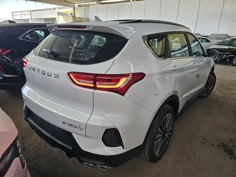 Discover undefined undefined Exterior Interior Images.Find all aspects and details of cars.