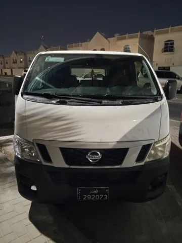 nissan urvan image Nissan Urvan 13-Seater Manual (4-Door) 2015