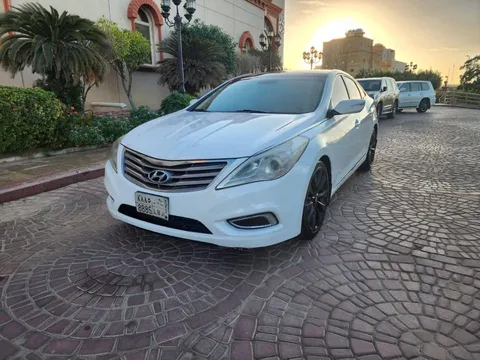 Discover undefined undefined Exterior Interior Images.Find all aspects and details of cars.