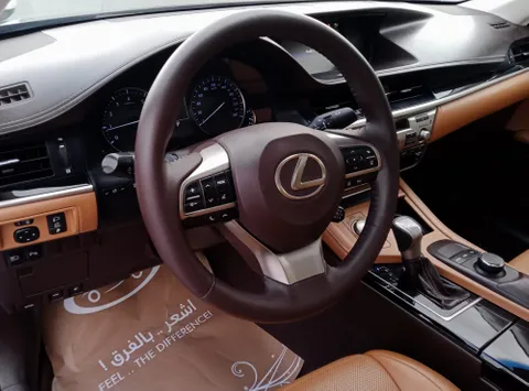 Lexus ES 350 4 door 3.5L 2017