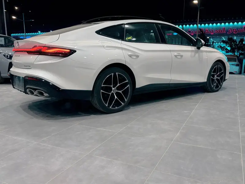 Discover undefined undefined Exterior Interior Images.Find all aspects and details of cars.