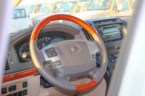 Toyota Land Cruiser 4.5L GXR Petrol 2015